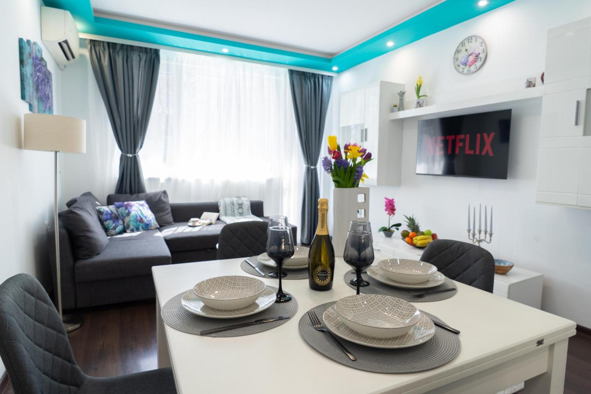 Luxury 2 Bedroom In *