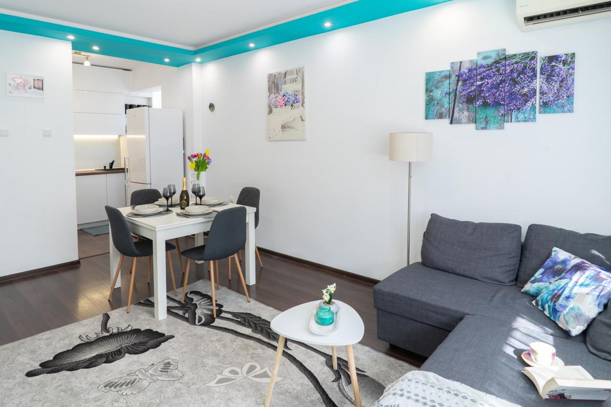 Luxury 2 Bedroom In *