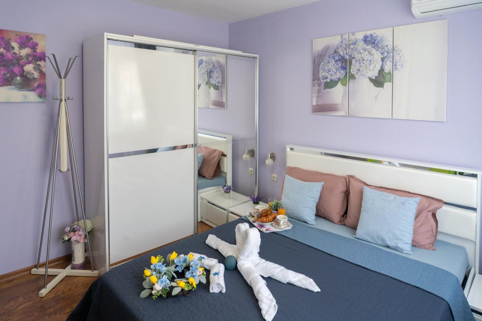 Luxury 2 Bedroom In *